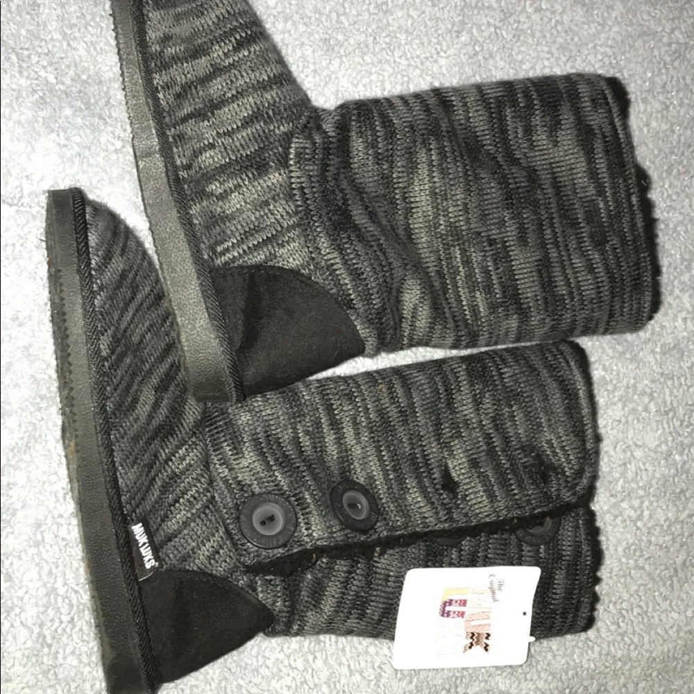 MukLuks Size 8